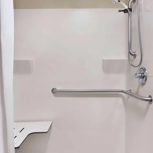 Deluxe, Queen Bed, Accessible, Travelodge By Wyndham Mcalester 3/4