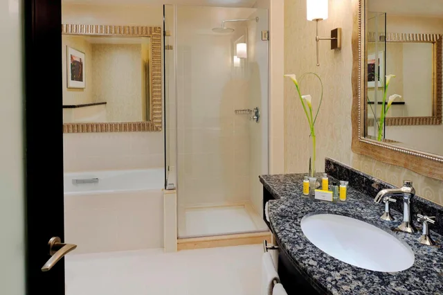 غرفة تنفيذية بسرير مزدوج، Marriott Marquis City Center Doha 2/2