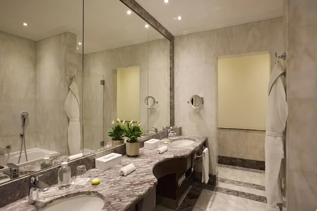 جناح رئاسي بسرير كينج مع سرير إضافي، Anantara Palazzo Naiadi 5/5