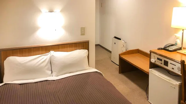 Semi Room, Semi Double Bed, Bathtub, Smoking، City Hotel Airport In Prince 1/1