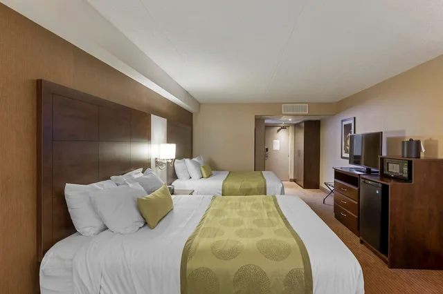 Standard, 2 Queen Beds, Accessible, Best Western Plus Leamington Hotel and Conference Centre 2/6