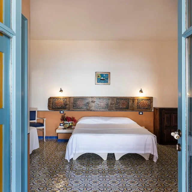 جناح، Hotel Mamma Santina 4/10