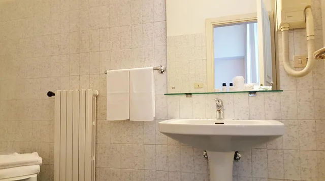 غرفة مفردة كلاسيكية، Hotel Roma E Rocca Cavour 3/9