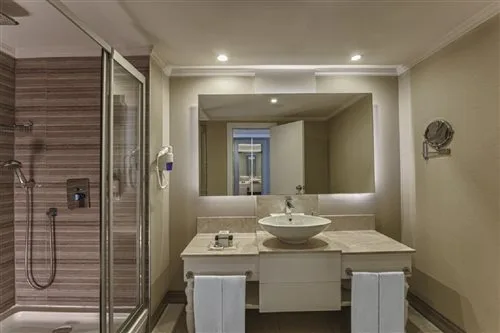 Superior, Double or Twin Bed, Lateral Side Sea View, Delphin Imperial 1/1