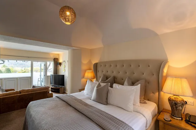 Lake, Suite, Hot Tub، Lakes Hotel and Spa (ex The Burnside Hotel and Spa) 1/2