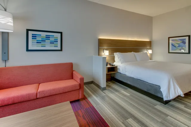 جناح بسرير كينج، Holiday Inn Express & Suites Nashville Metrocenter Downtown 1/3