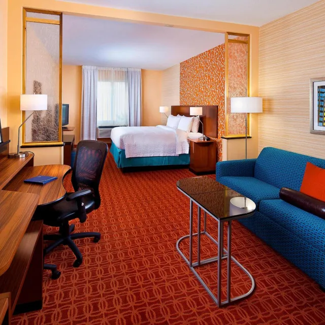 جناح بسرير كينج مع أريكة بحوض استحمام لذوي الإعاقة، Fairfield Inn Suites By Marriott Houston Hobby Airport 1/1