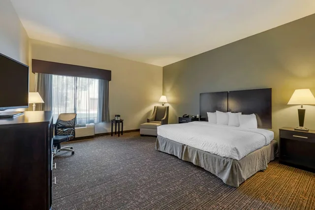 غرفة بسرير كينج لذوي الإعاقة، Best Western Plus Omaha Airport Inn 2/4