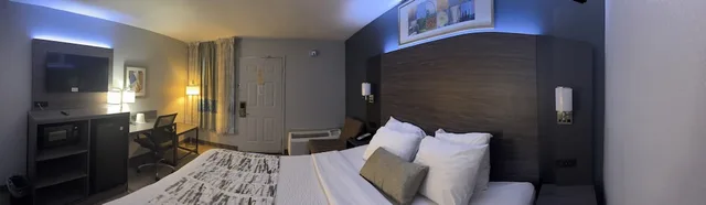 غرفة بسرير كينج، Baymont by Wyndham Dayton North 1/5