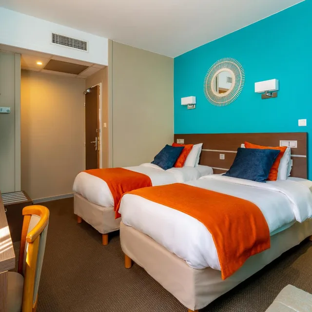 غرفة بسريرين منفصلين، Hotel Kyriad Avignon Palais des Papes 1/10