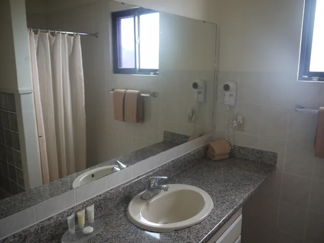 2 Bedrooms, Suite, Queen and Twin Beds, Mountain View, 2 Bathrooms، Aquarius Beach Tower 4/6
