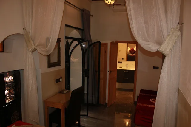 غرفة ديلوكس بسرير مزدوج بحمام خاص، Riad Jnan el Cadi 6/10
