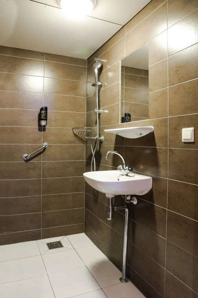 غرفة بسريرين منفصلين بحمام خاص، Hotel Mevlana 6/7