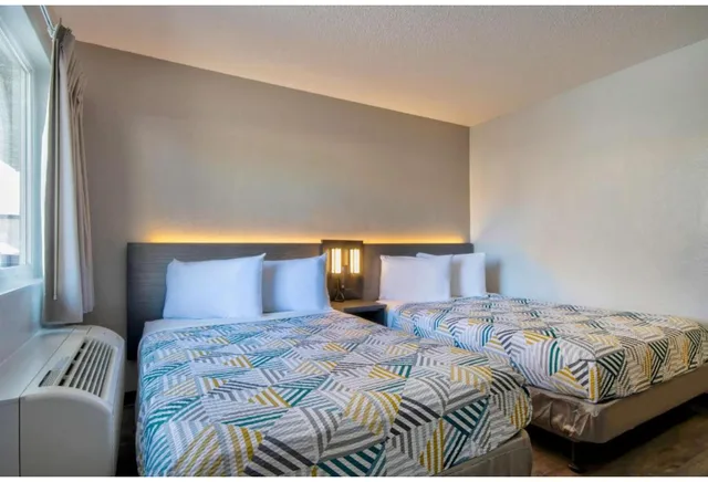 غرفة بسريرين مزدوجين، Motel6 Santa Fe, NM 2/5