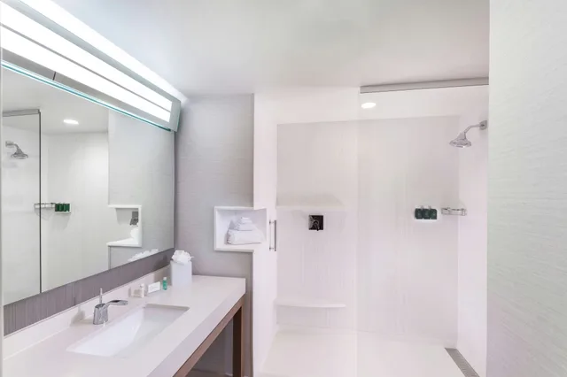 غرفة بسريرين كوين، Courtyard By Marriott Baton Rouge Downtown 2/5