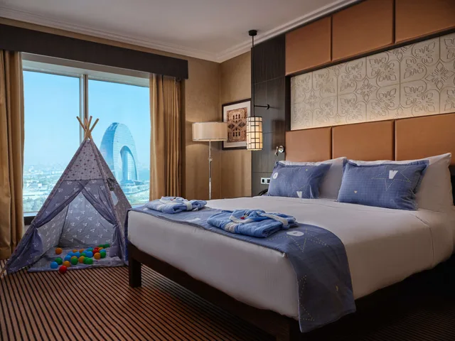 غرفة متصلة عائلية بسريرين كينج بغرفتي نوم، Hilton Baku 1/7