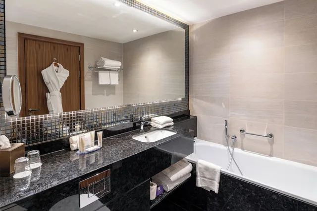 جناح بسرير كينج، CROWNE PLAZA LONDON HEATHROW T4 4/5