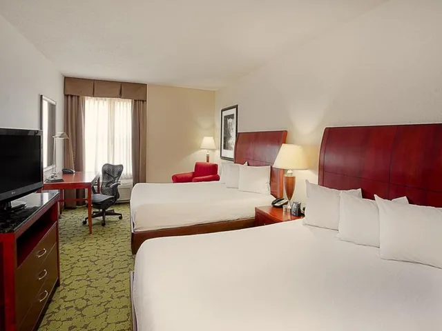 غرفة بسريرين كوين بحوض استحمام لذوي الإعاقة، Hilton Garden Inn Bloomington, IN 1/1