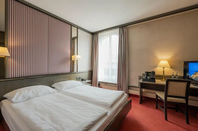 غرفة بسرير كينج، Hotel Monopol Luzern 6/10