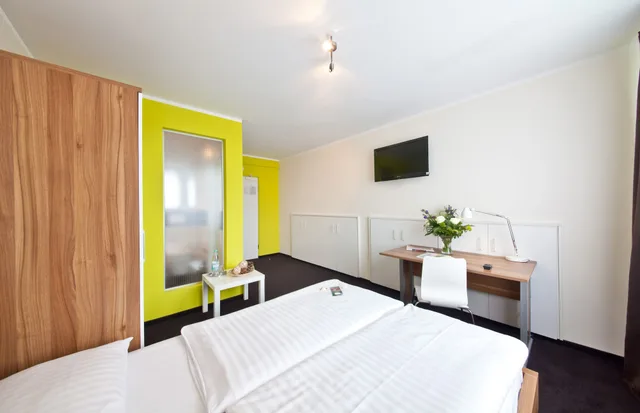 غرفة بسرير كوين، Hotel Aviva Neue Messe 1/8