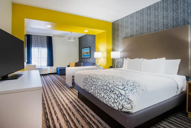 جناح استوديو ديلوكس بسرير كينج، La Quinta Inn Suites By Wyndham Buffalo Amherst 2/6