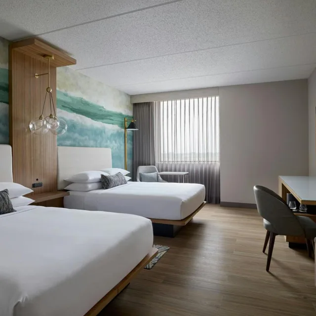 Room, 2 Double Beds, Accessible, Chicago Marriott Northwest 2/4
