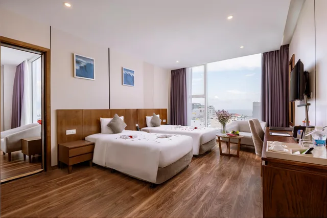 غرفة متصلة عائلية بسرير مزدوج وسريرين منفصلين، Royal Lotus Hotel Danang 2/2