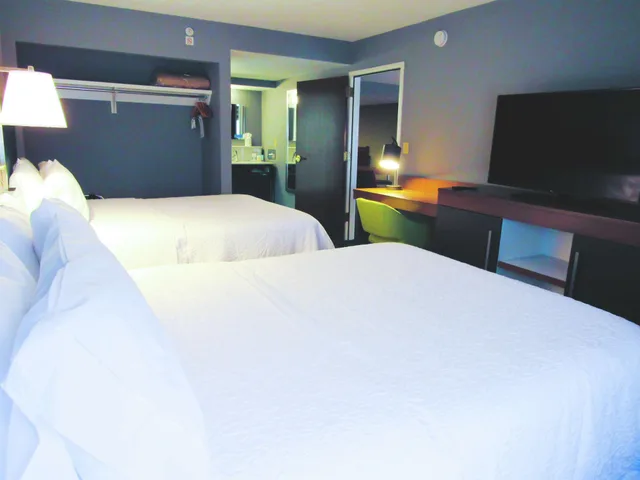 جناح بسريرين مزدوجين مع أريكة، Hampton Inn Suites Newtown 3/10