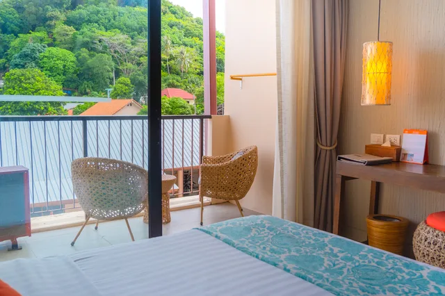 غرفة ديلوكس بشرفة، Bandara Beach Resort, Phuket 15/17