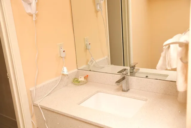 غرفة عائلية بسريرين كوين، Fullerton Manor Inn 6/6