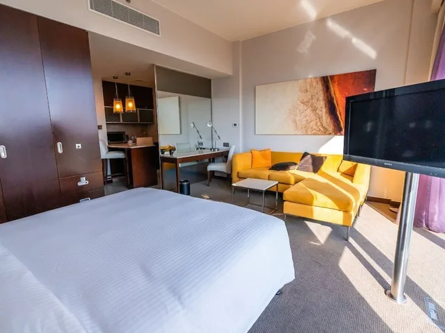 Studio, Queen Bed, Kitchenette, Centro Sharjah Rotana 2/8