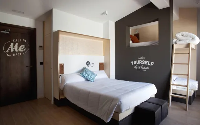 غرفة عائلية بسرير كوين وسرير بطابقين، Toc Hostel Madrid 3/5