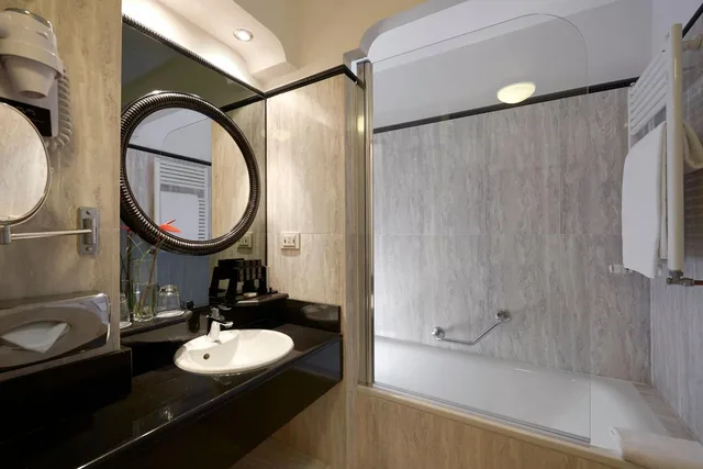 Melia, Queen Bed، Melia Paris Vendome 4/4