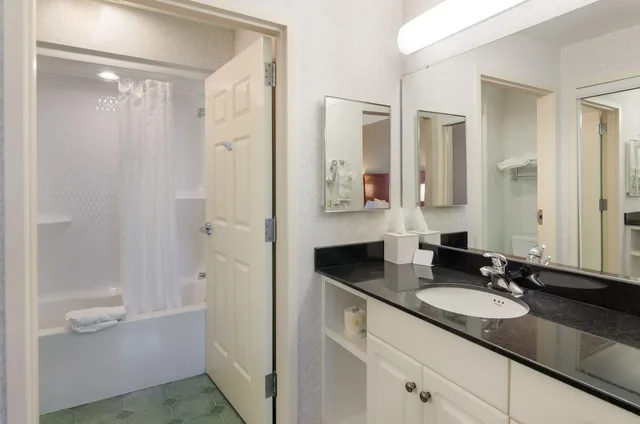جناح بغرفة نوم واحدة مفردة بسرير كينج مع أريكة، MainStay Suites Roanoke Airport, VA 10/10