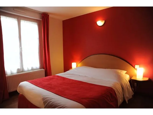 جناح جونيور، LOGIS HOTEL ECU DE FRANCE 1/1