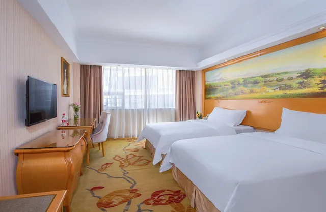 Deluxe, Twin Beds, with View, Vienna Hotel (Shenzhen Luohu Port Railway Station) 1/1