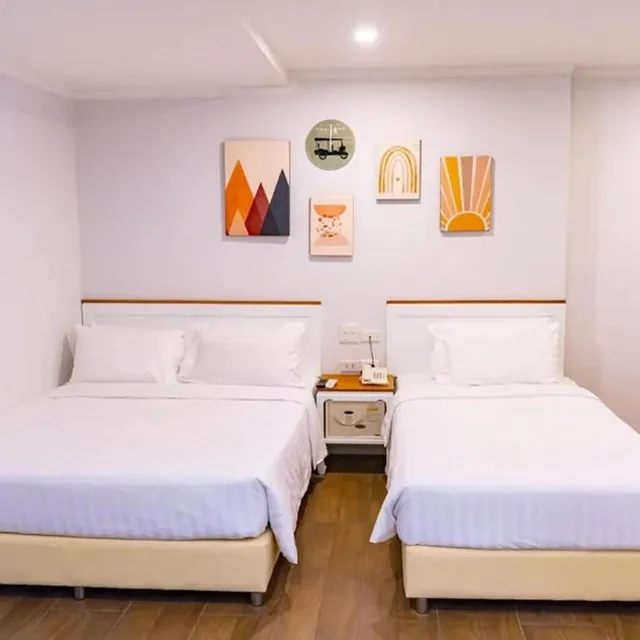 غرفة قياسية بسريرين منفصلين، J Place Hotel by ZUZU 2/8