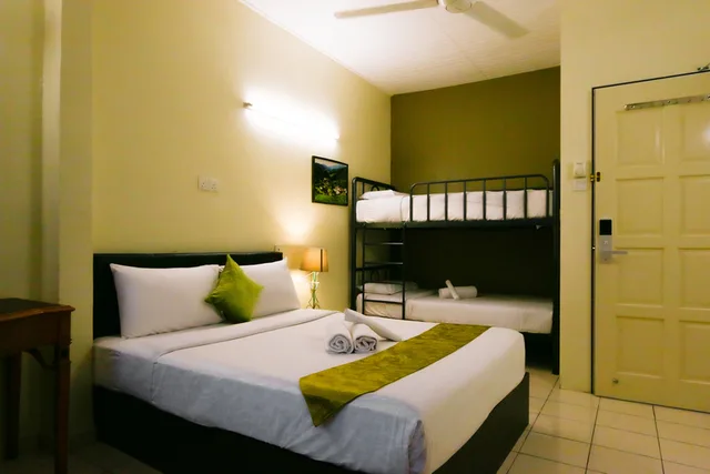 غرفة عائلية بحمام مشترك، Swing and Pillows at Golden Lodge Tanah Rata, Cameron Highland 1/3