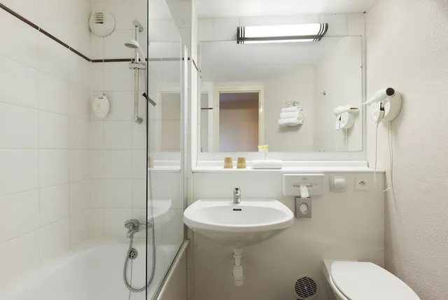 غرفة قياسية بسريرين منفصلين، Comfort Hotel Amiens Nord 3/3