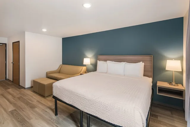 غرفة قياسية بسرير كينج مع أريكة، WoodSpring Suites Tacoma - Lakewood 1/4