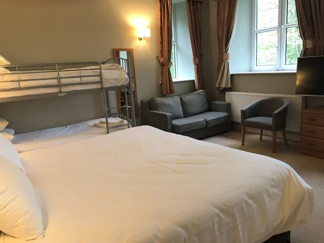 غرفة عائلية بسرير مزدوج وسرير بطابقين لذوي الإعاقة، Windermere Manor 4/7