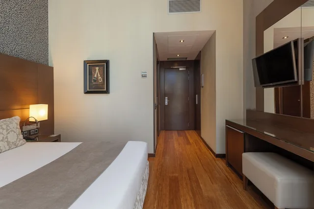 غرفة داخلية بسريرين منفصلين، HOTEL COLONIAL BARCELONA 3/10