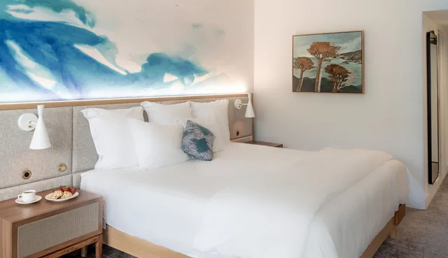 Courtyard, King Bed، Portola Hotel Spa At Monterey Bay 1/3