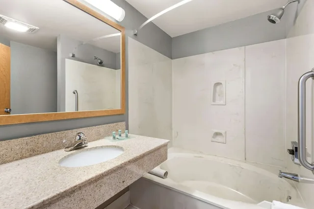 جناح بسرير كينج، Best Western West Towne Suites 5/5