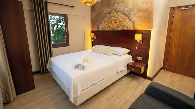 غرفة كومفورت بسرير كوين مع أريكة، Les Terrasses Selimiye Hotel 5/10