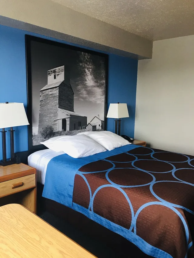 غرفة قياسية بسرير كوين، Super 8 by Wyndham Swift Current 2/4