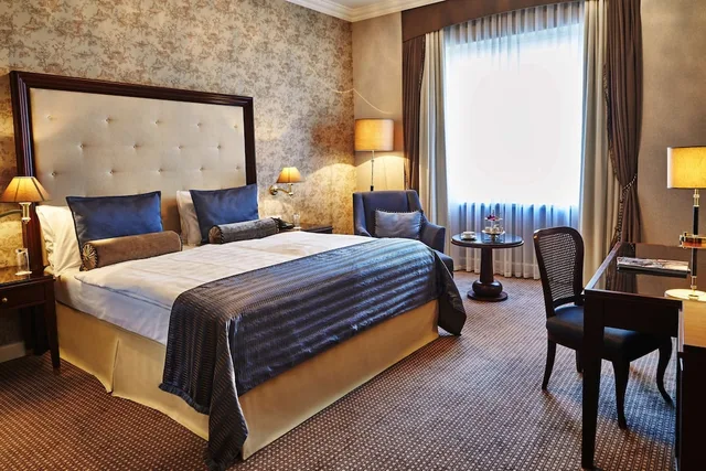 غرفة سوبيريور بسرير كوين، STEIGENBERGER FRANKFURTER HOF 2/4