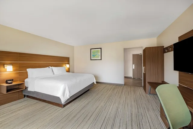 غرفة قياسية بسرير كينج لذوي الإعاقة، Holiday Inn Express & Suites Lincoln Downtown 2/5