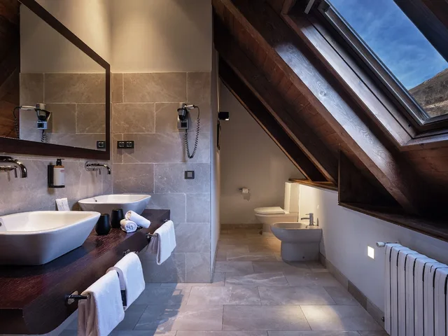 جناح بسرير كينج مع أريكة، Hotel de Tredos Baqueira Affiliated by Melia 5/7