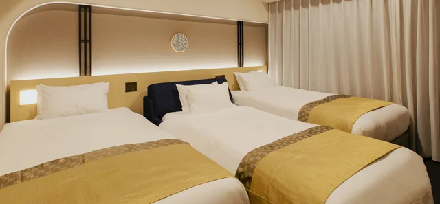 غرفة ثلاثية بسريرين منفصلين مع أريكة، Hotel Gracery Kyoto Sanjo 1/6